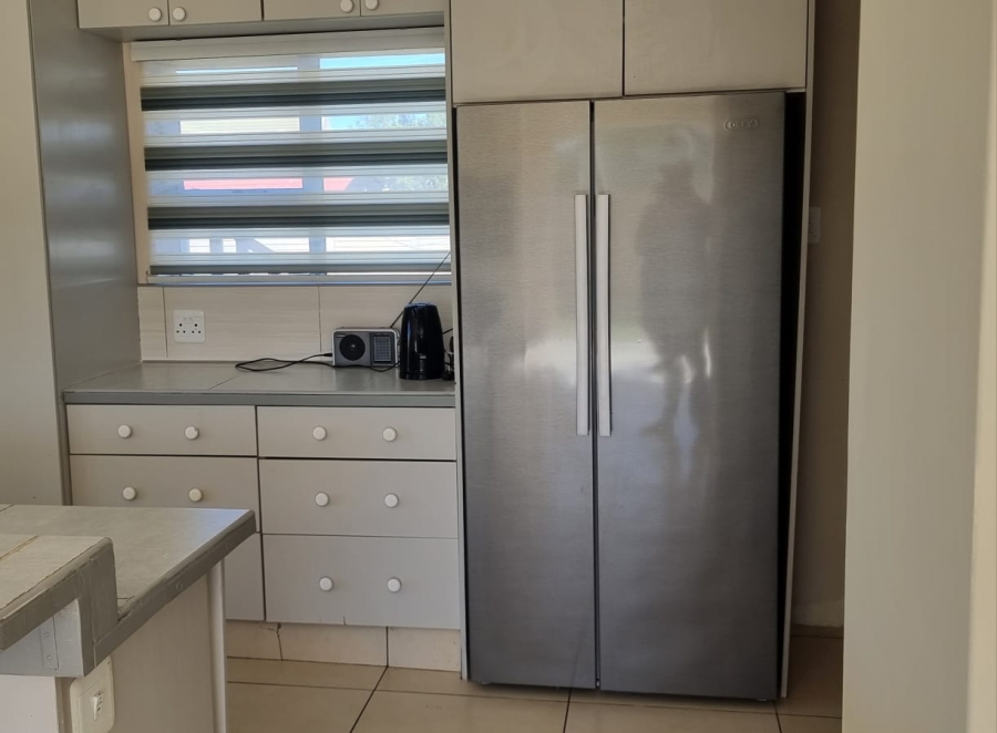 To Let 3 Bedroom Property for Rent in Jeffreys Bay Central Eastern Cape